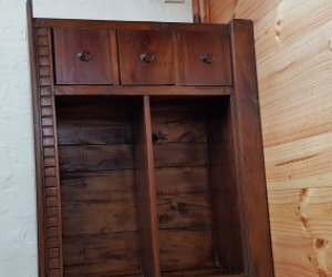 Small bookshelf with drawers