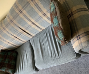 Free lounge suite Couch and 2 chairs!