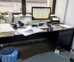 4 - 5 black office desks avail - Melbourne CBD