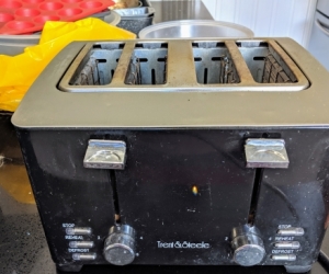 4 slice toaster - Only 2 working