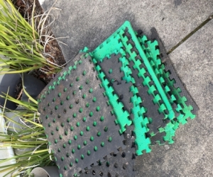 About 20 foam mats