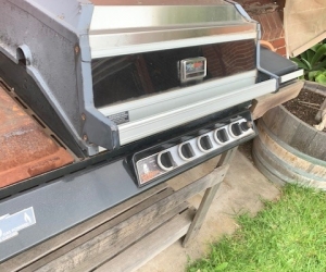 BBQ 5 Burner with Grill, plate, wok and cast iron cooker
