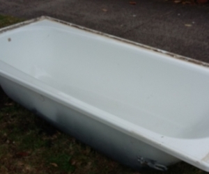 Bath tub