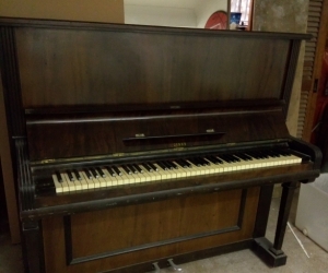 Antique piano Strad