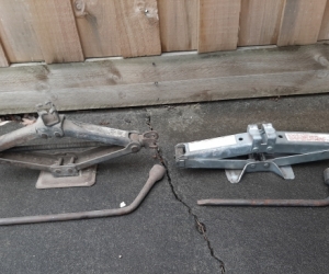 Car jack scissor type