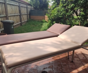Massage bench/treatment table