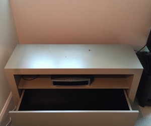 Tv console unit - solid and sturdy