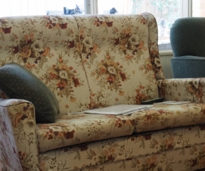 2 seater settee – 124 cms wide