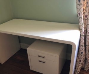 Desk and matching 2-drawer cabinet on wheels