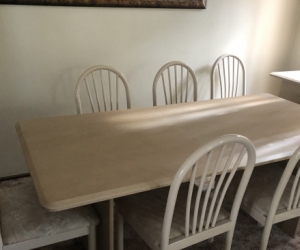 Dining seating