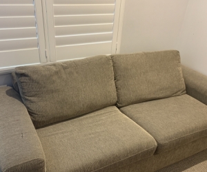 Comfy 2.5 seater coach