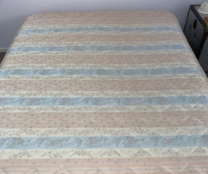 Queen Size Sealy Posturepedic Mattress and Base
