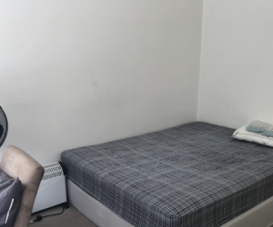 Queen mattress and base Elwood VIC