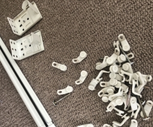 Extendable Off White Curtain Rod & Fixtures