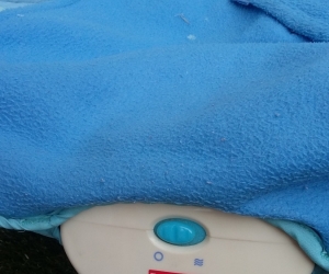 Baby bouncer with calming vibrations