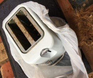 Working toaster