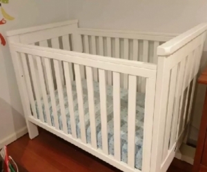 Boori cot + mattress, bedding