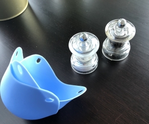 Containers, chopping board, salt & pepper grinders