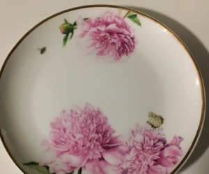 Bone china decorative plate