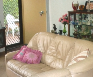 LEATHER 4-6 Seater COUCH - SPLENDID !!!