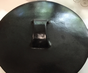Pottery baking dish with lid