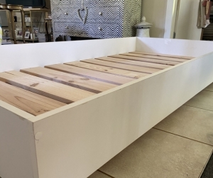 Trundle on castors w almost new/barely used single mattress