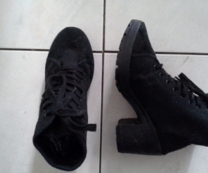 ladies thick heeled black boot