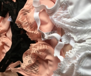 Bras front closing , under wire , 14 b Never worn
