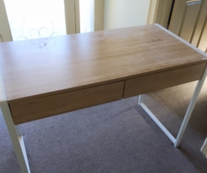 Small desk w/ two draws