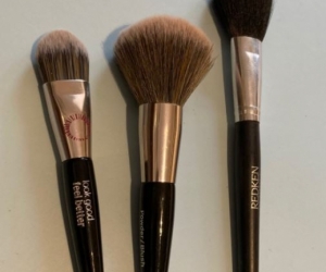 Make-up brushes and jewellery stand