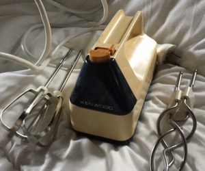 Electric handheld mixer