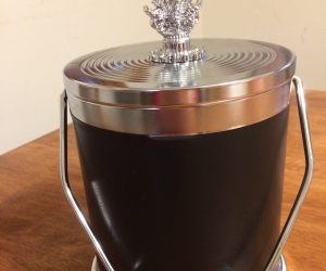Wine chiller bucket