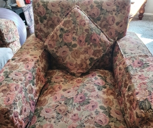 2 single seater club lounge seats