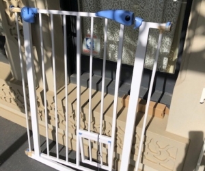 Baby/Puppy gate with cat door
