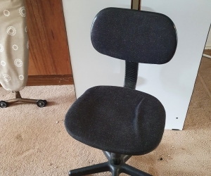 Black desk chair