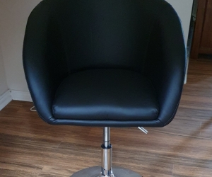 Tub chair.