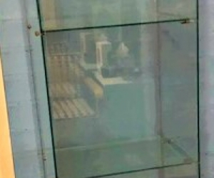 Glass display cabinet: free offer!