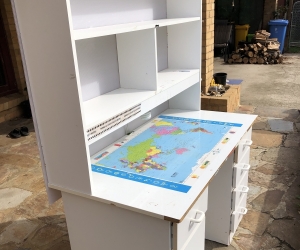 KIDS DESK