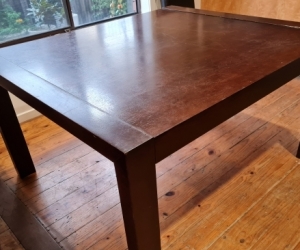 Square extendable table - Altona Meadows