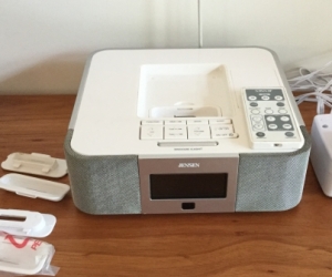 DOCKING DIGITAL MUSIC SYSTEM FOR IPOD
